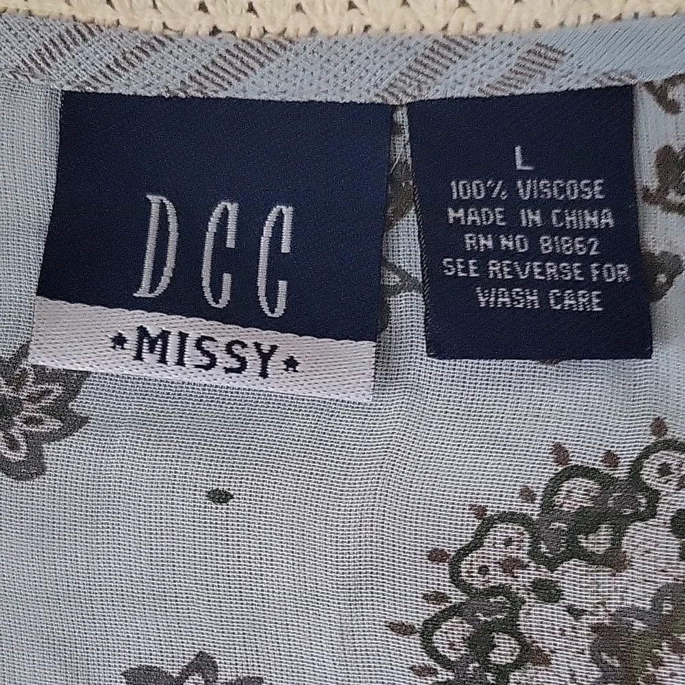 Elegant Blue Patterned Blouse - Picture 2 of 4